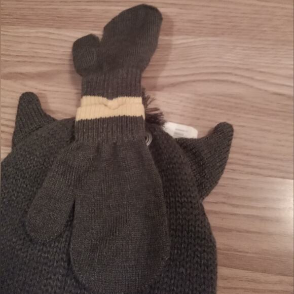 Boy's carter's NWT Hat & Mittens - Picture 5 of 11